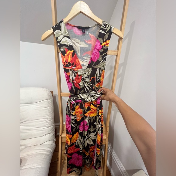 🌺🌹❤️ Tropical and floral Banana Republic dress with belt. - Picture 2 of 5